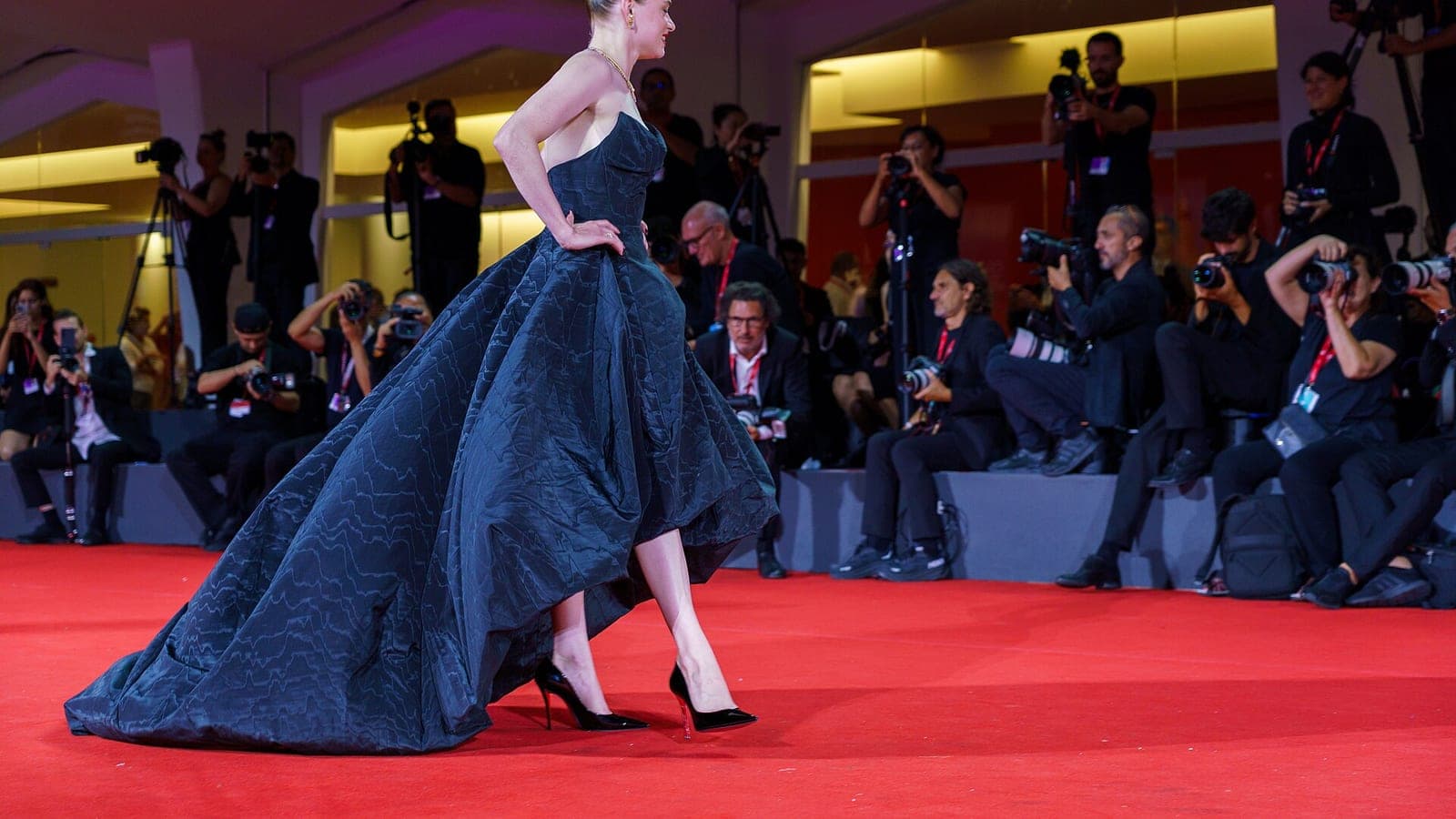 Luna Wedler red carpet venice film festival